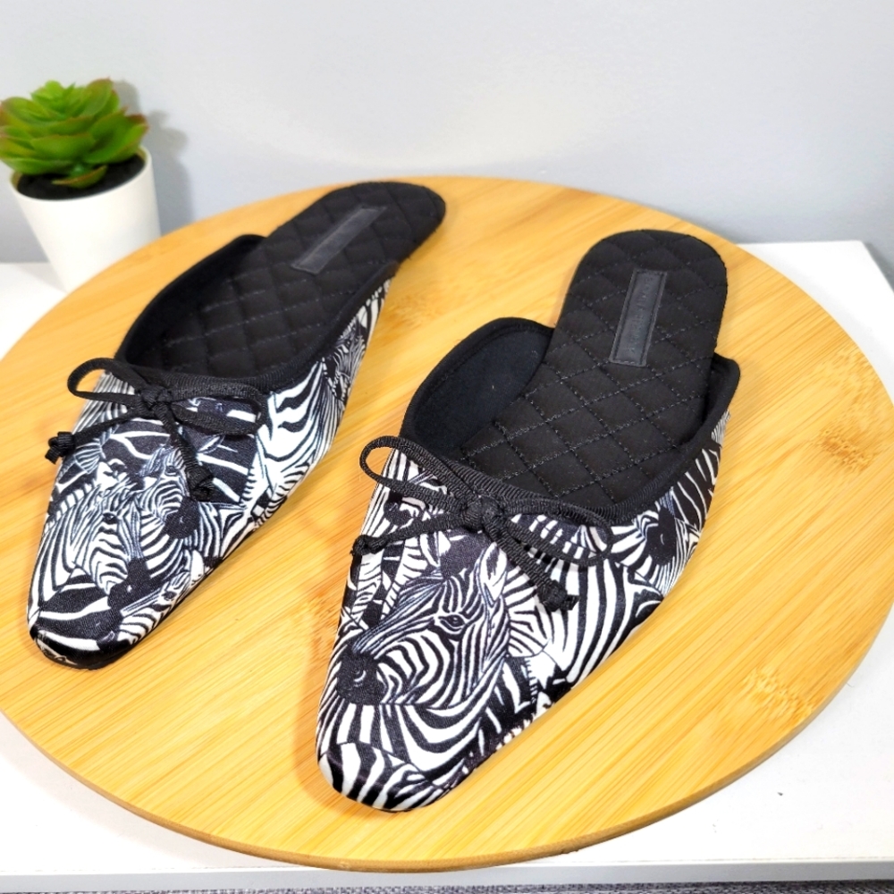 BANANA REPUBLIC black white zebra safari print pointed toe slip on house slipper
